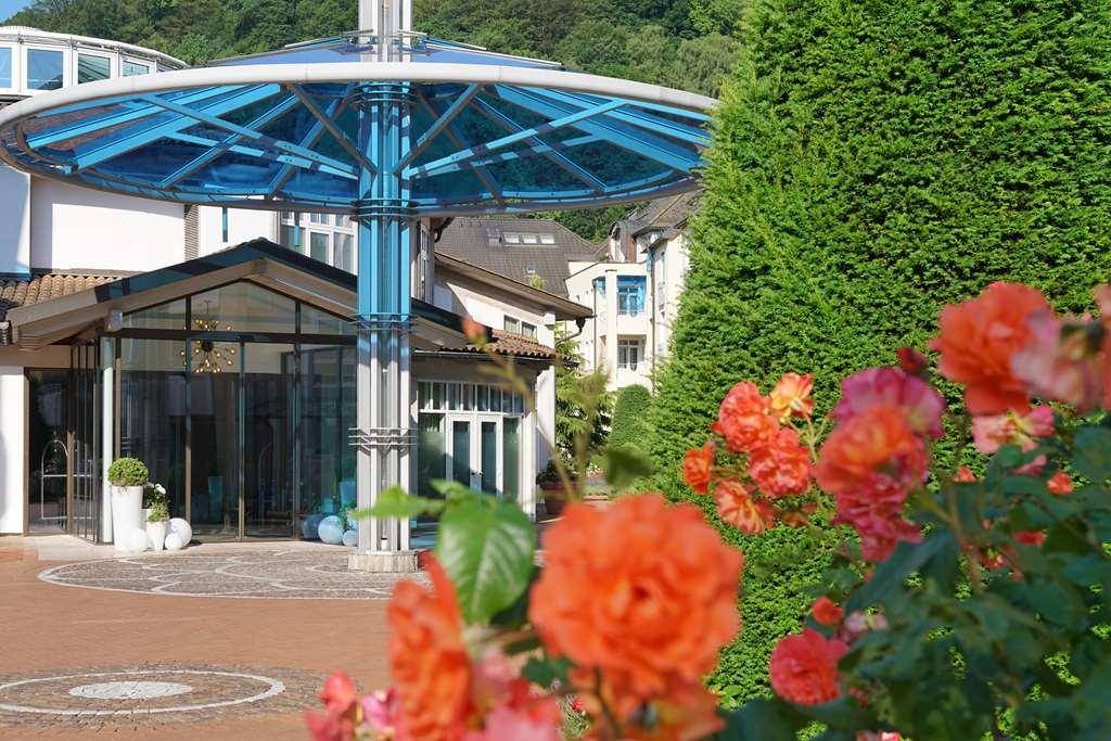 Vila Vita Rosenpark Marburg Zewnętrze zdjęcie Entrance of the German National Academy for Public Health at the Robert Koch Institute