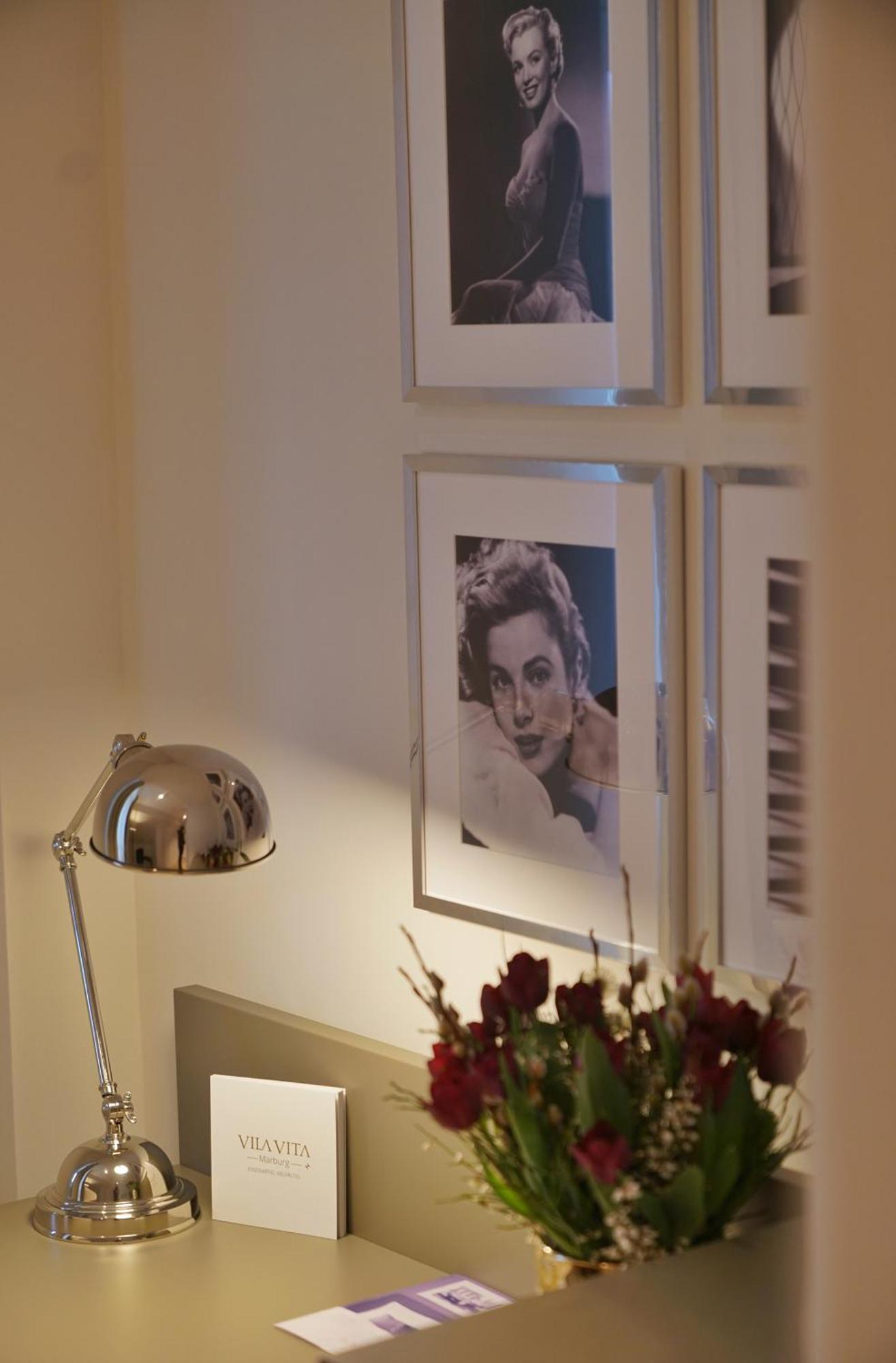 Vila Vita Rosenpark Marburg Pokój zdjęcie A photograph of Audrey Hepburn by Allan Allan Warren